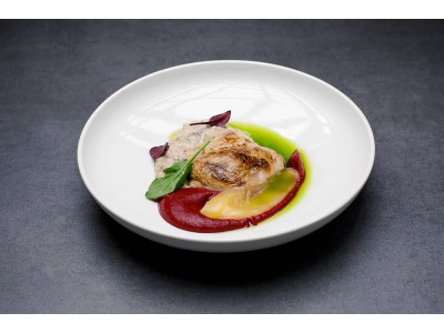 Duck confit with onion-truffle mousse and beetroot sauce