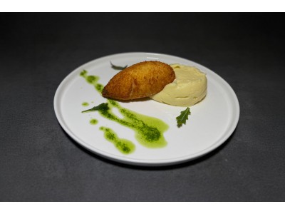 Kyiv cutlet with creamy mashed potatoes Kyiv cutlet with creamy mashed potatoes